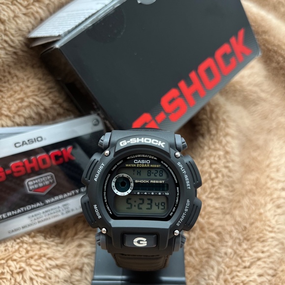 💯 Authentic Casio G-shock watch - Picture 5 of 8